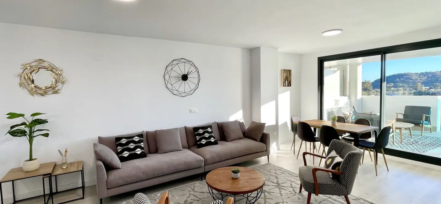 Продажа апартаментов на среднем этаже в Las Lagunas 3