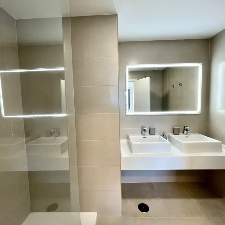 Продажа апартаментов на среднем этаже в Las Lagunas