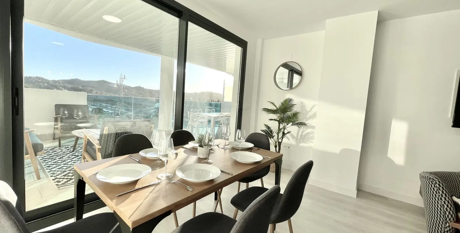 Sale of middle floor apartment in Las Lagunas 7