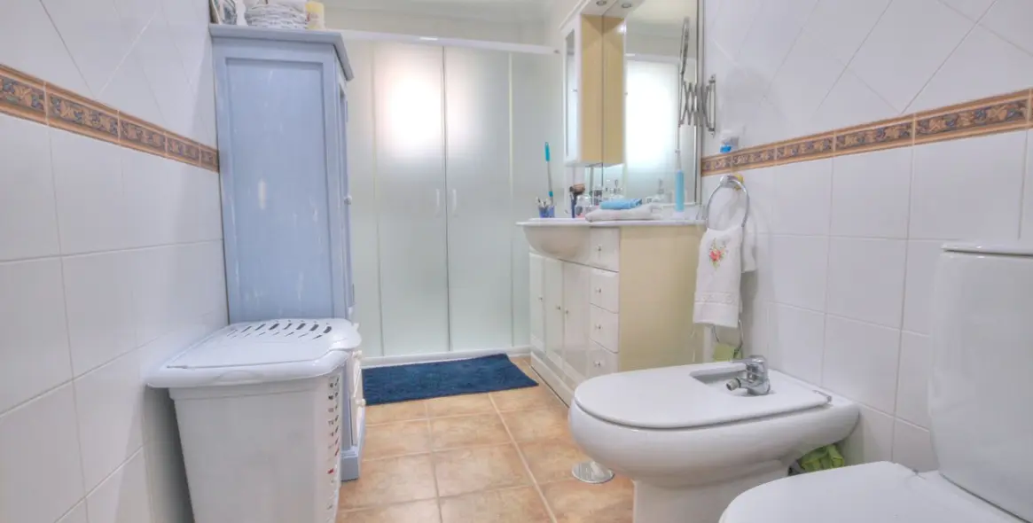 Venta de local comercial en Las Lagunas 11