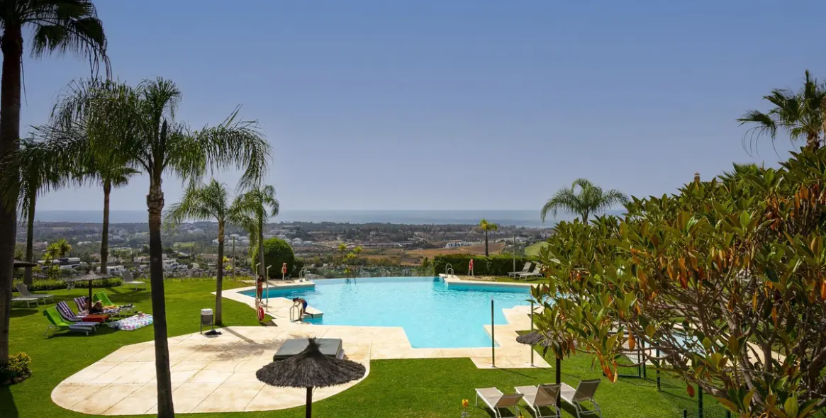 Sale of ground floor apartment in Benahavís 1