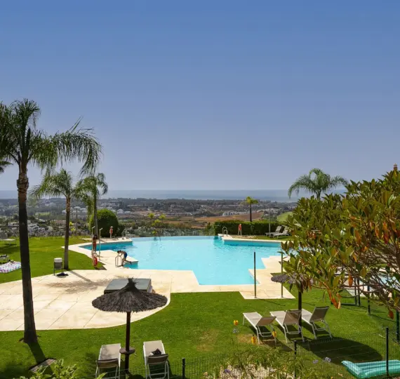 Sale of ground floor apartment in Benahavís