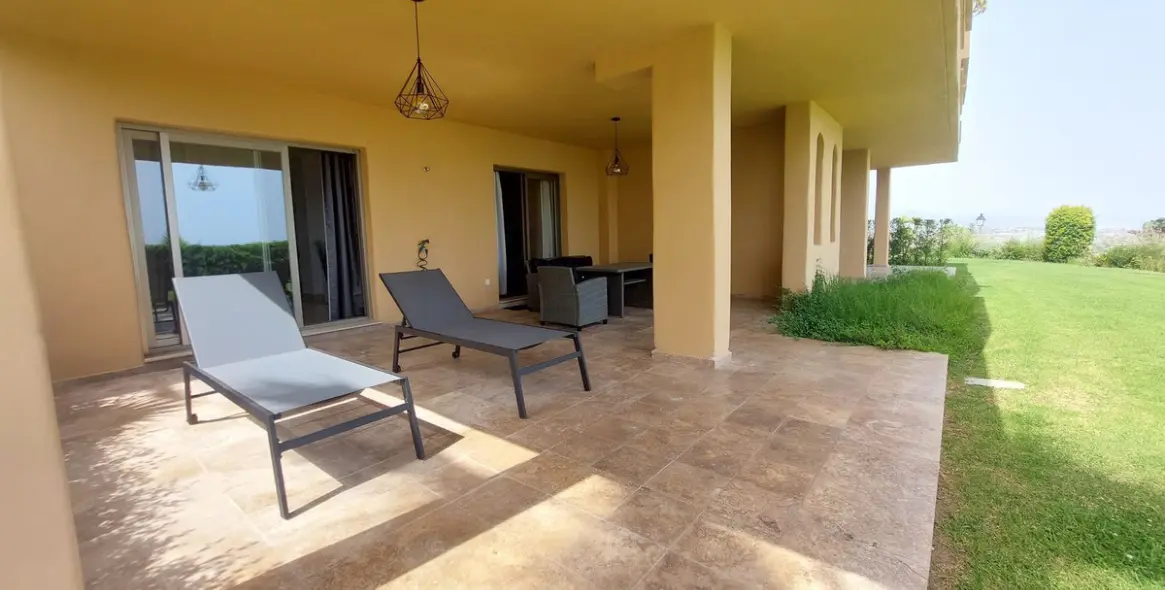 Sale of ground floor apartment in Benahavís 2