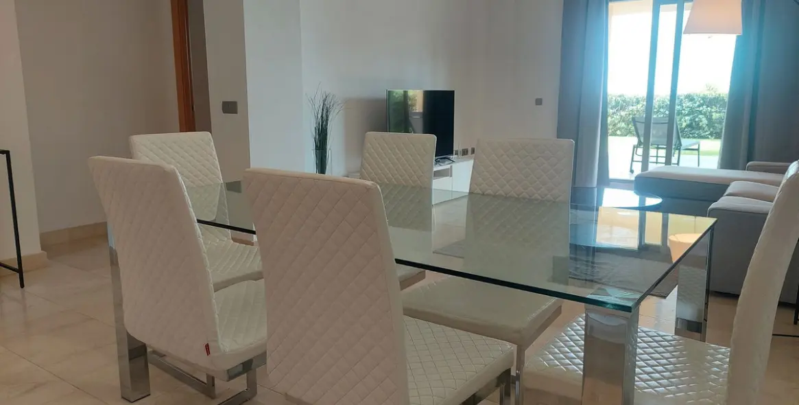 Sale of ground floor apartment in Benahavís 3