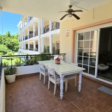 Sale of middle floor apartment in Aloha