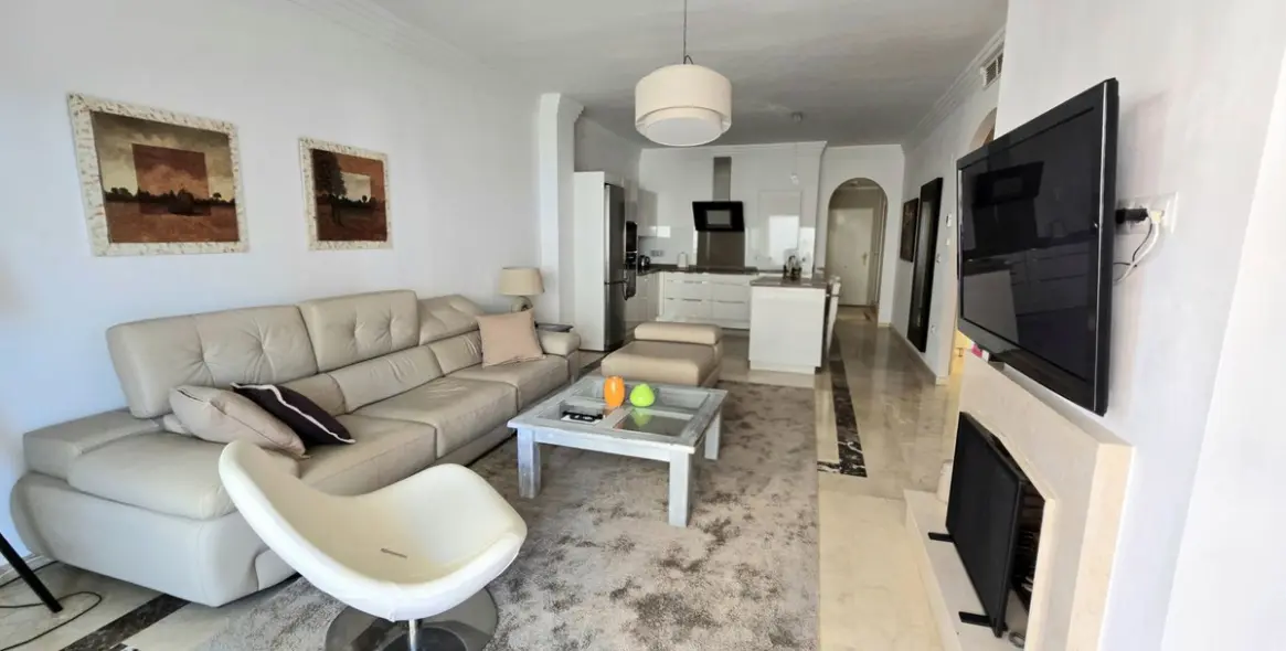 Sale of middle floor apartment in Aloha 4