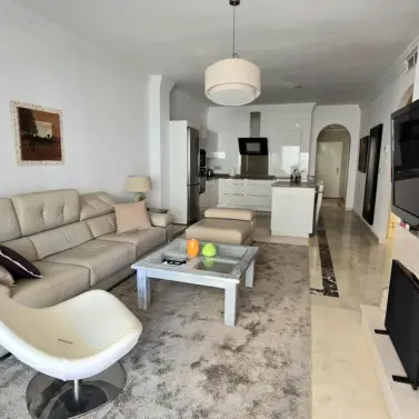 Sale of middle floor apartment in Aloha