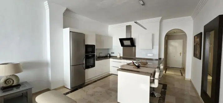 Sale of middle floor apartment in Aloha 4