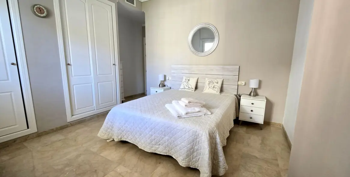 Sale of middle floor apartment in Aloha 6