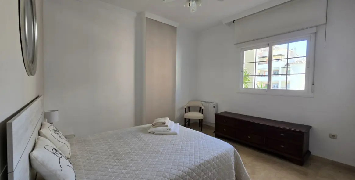 Sale of middle floor apartment in Aloha 7