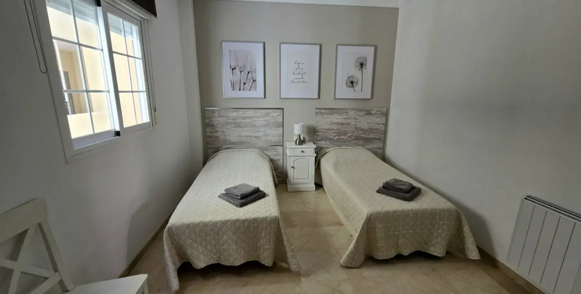 Sale of middle floor apartment in Aloha 9