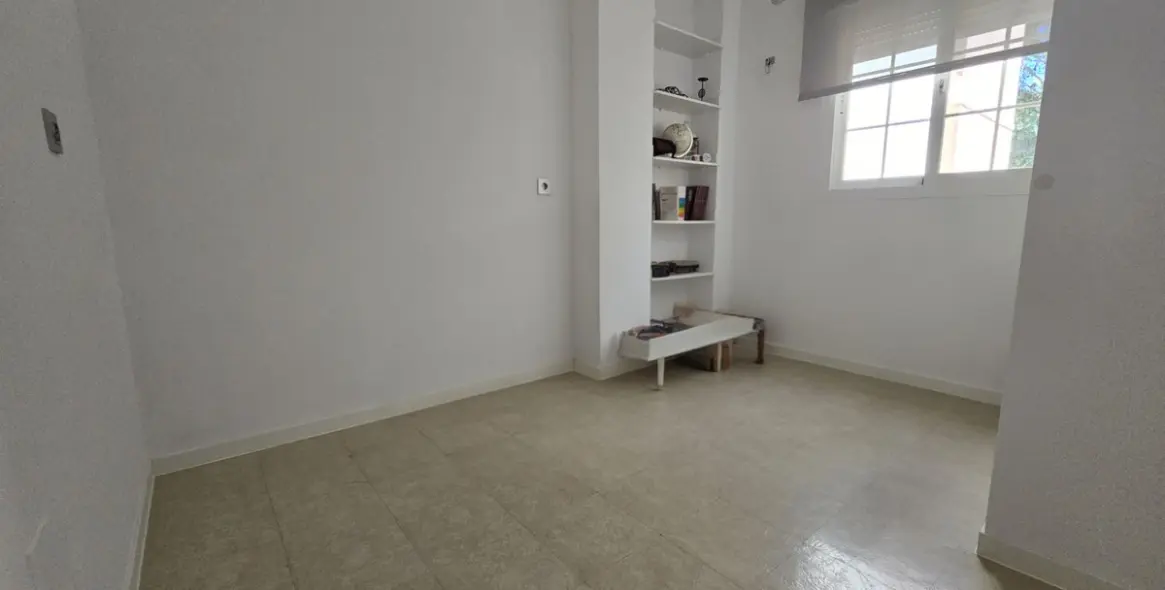 Sale of middle floor apartment in Aloha 11