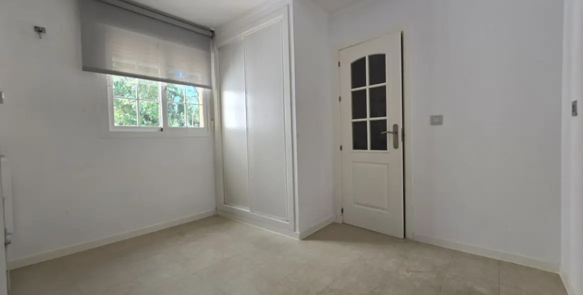 Sale of middle floor apartment in Aloha 12