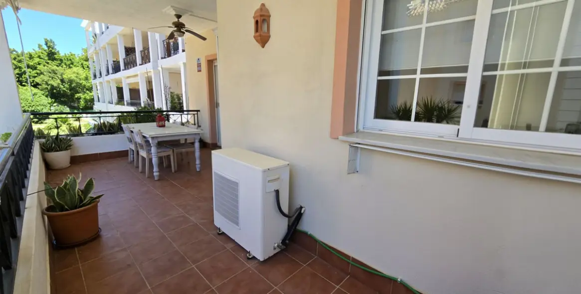 Sale of middle floor apartment in Aloha 14