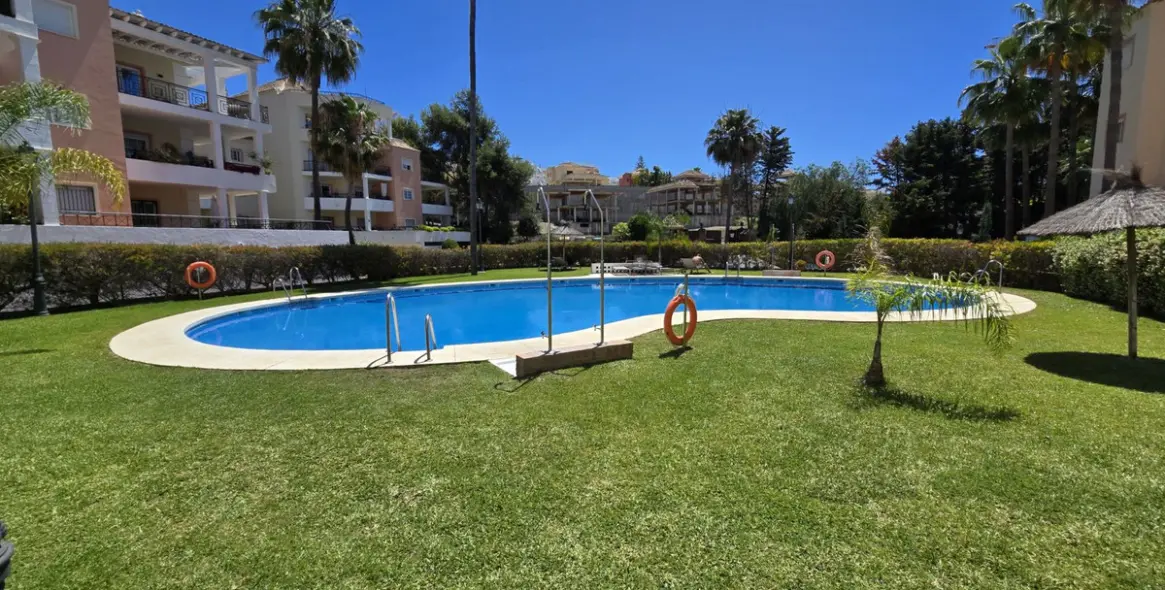 Sale of middle floor apartment in Aloha 18