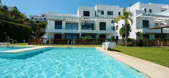 Продажа апартаментов на среднем этаже в La Cala de Mijas 0