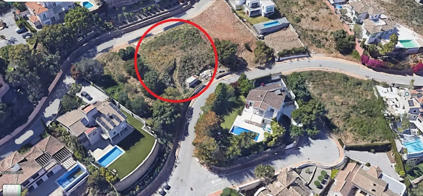 Venta de parcela residencial en Elviria 0