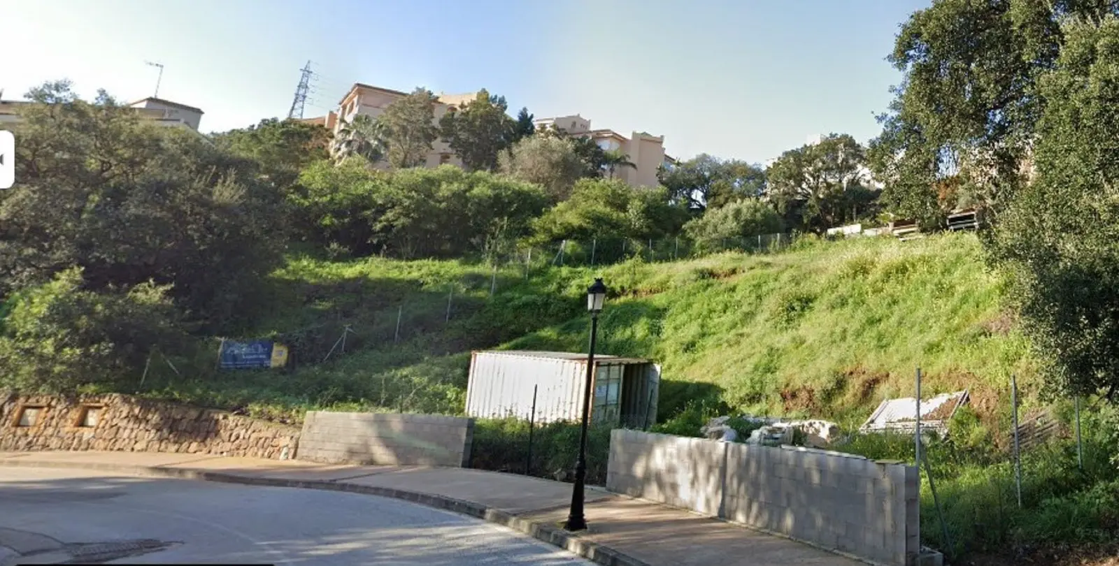 Sale of residential plot in Elviria 4