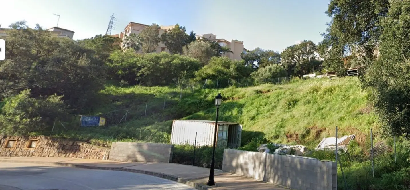 Venta de parcela residencial en Elviria 3