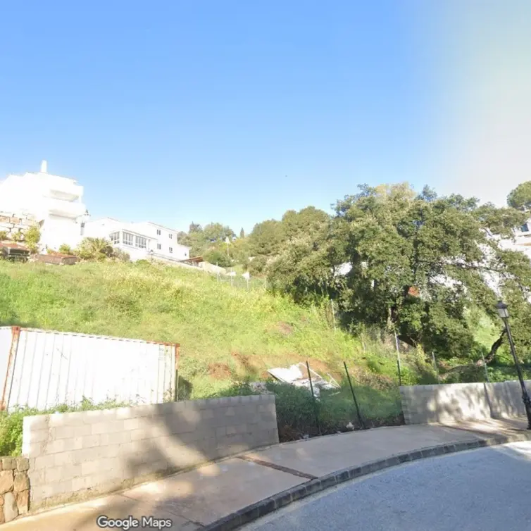 Venta de parcela residencial en Elviria