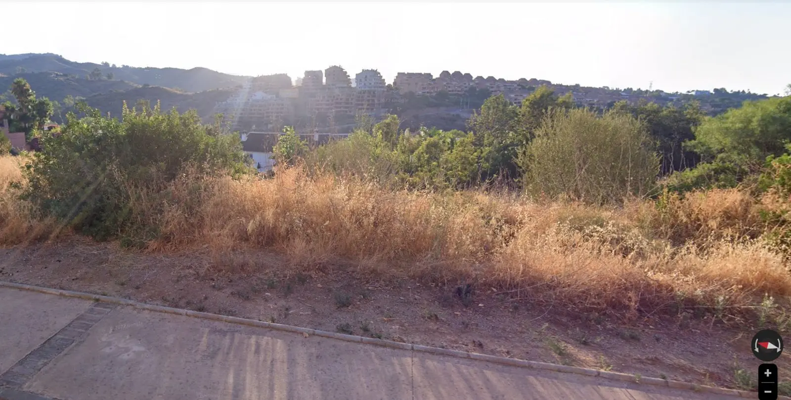 Sale of residential plot in Elviria 17