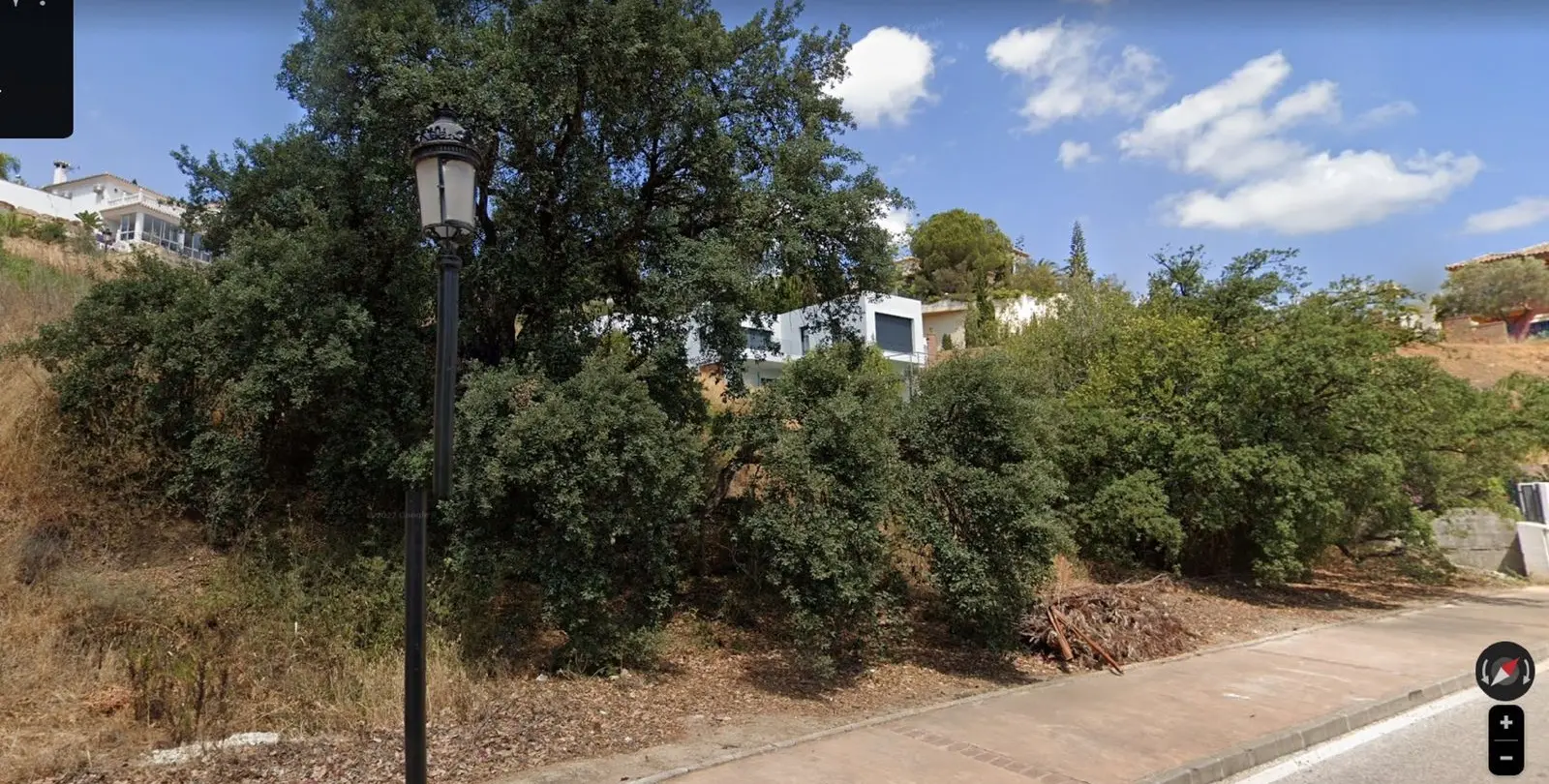 Sale of residential plot in Elviria 18