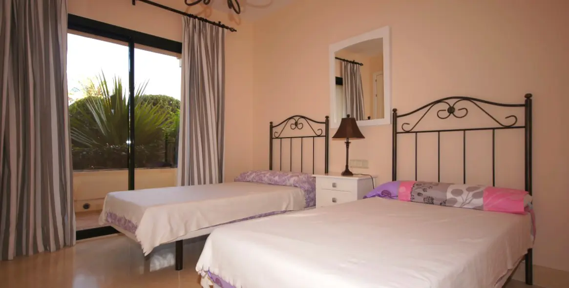 Short-term rent of ground floor apartment in Benahavís 5