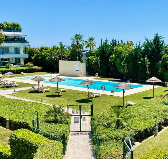 Апартаменты на среднем этаже R5047699