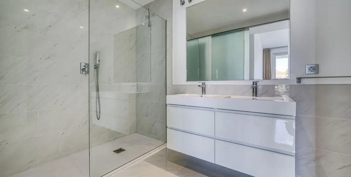 Sale of middle floor apartment in Estepona 20