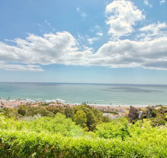 Sale of middle floor apartment in Manilva