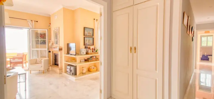 Sale of middle floor apartment in Manilva 2