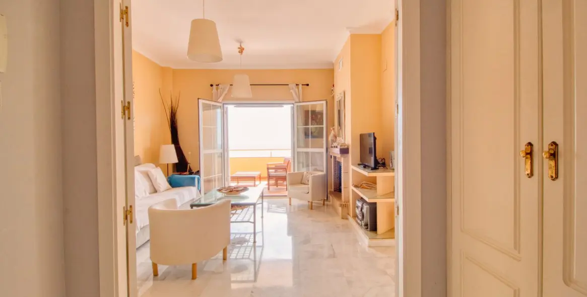 Sale of middle floor apartment in Manilva 4