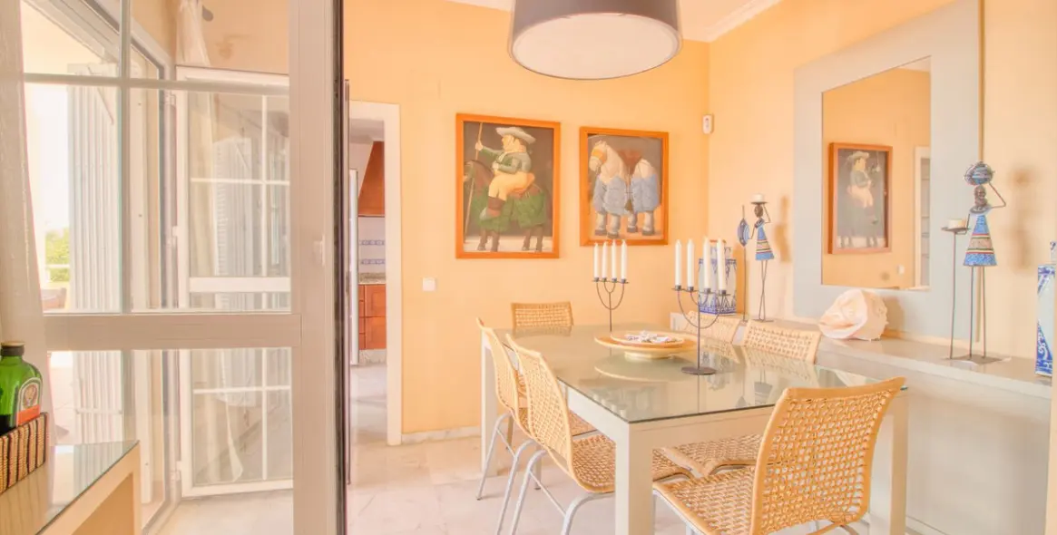 Sale of middle floor apartment in Manilva 11