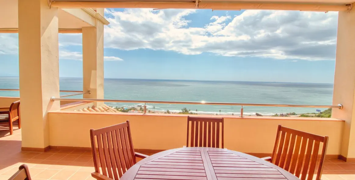 Sale of middle floor apartment in Manilva 14