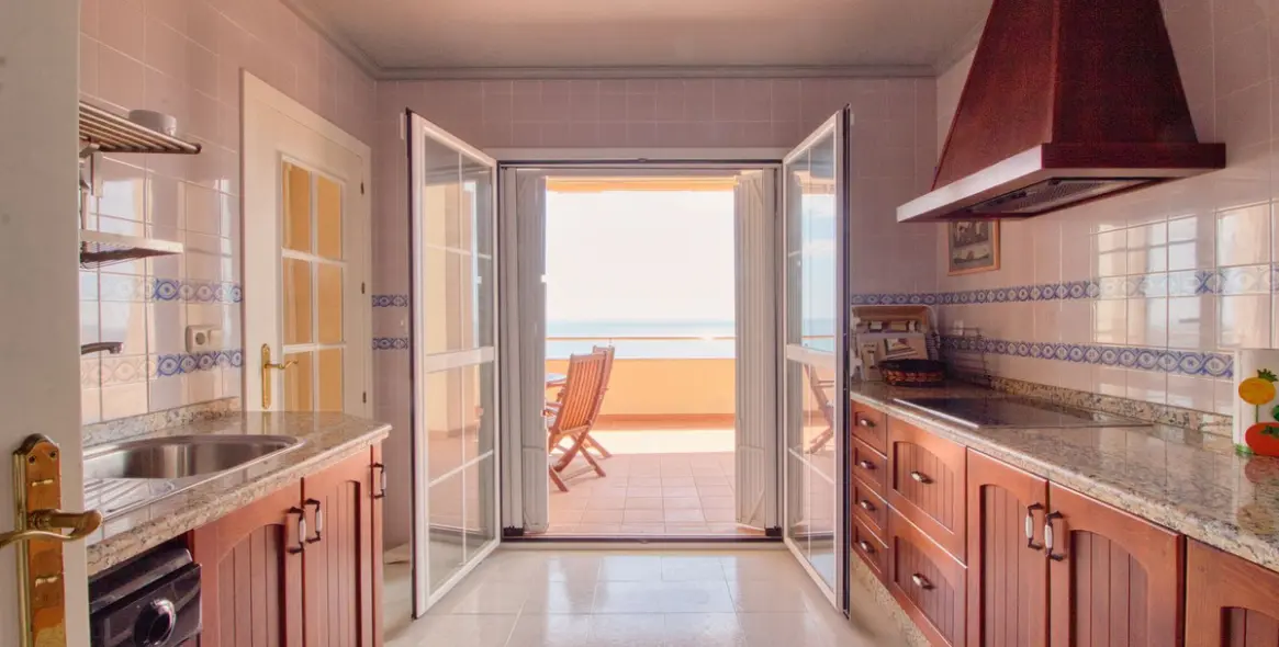 Sale of middle floor apartment in Manilva 15