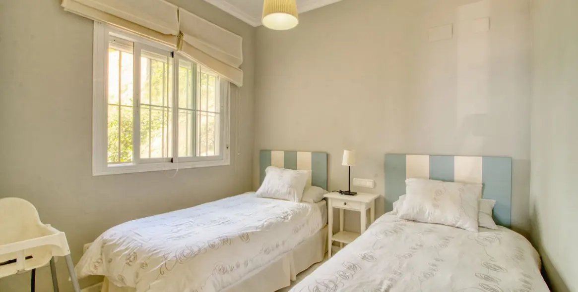 Sale of middle floor apartment in Manilva 17