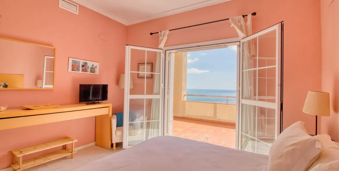 Sale of middle floor apartment in Manilva 19