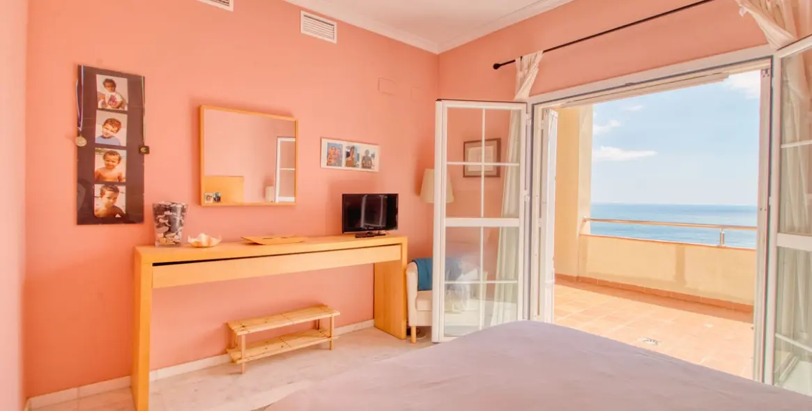 Sale of middle floor apartment in Manilva 20