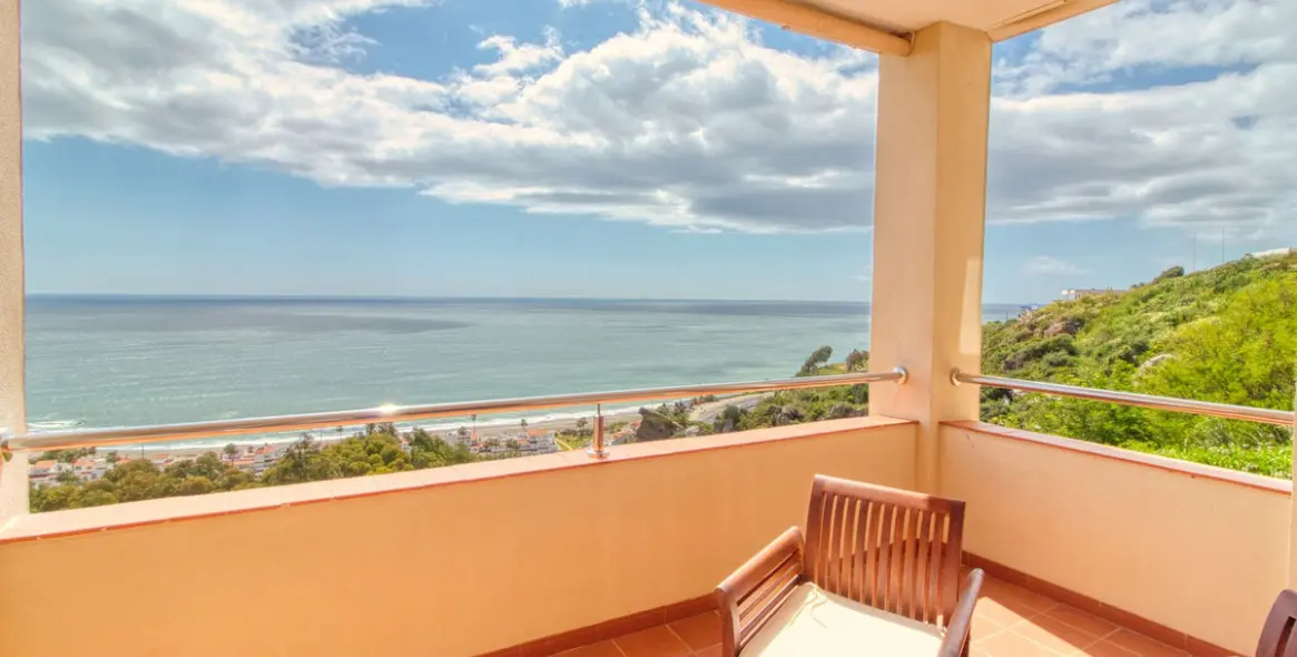 Sale of middle floor apartment in Manilva 22