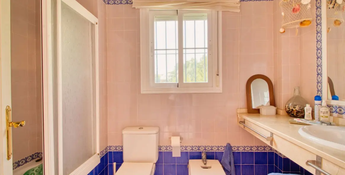 Sale of middle floor apartment in Manilva 24