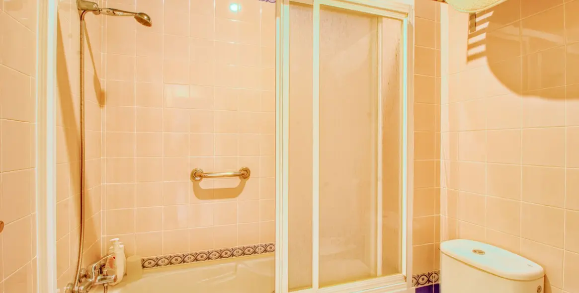 Sale of middle floor apartment in Manilva 26