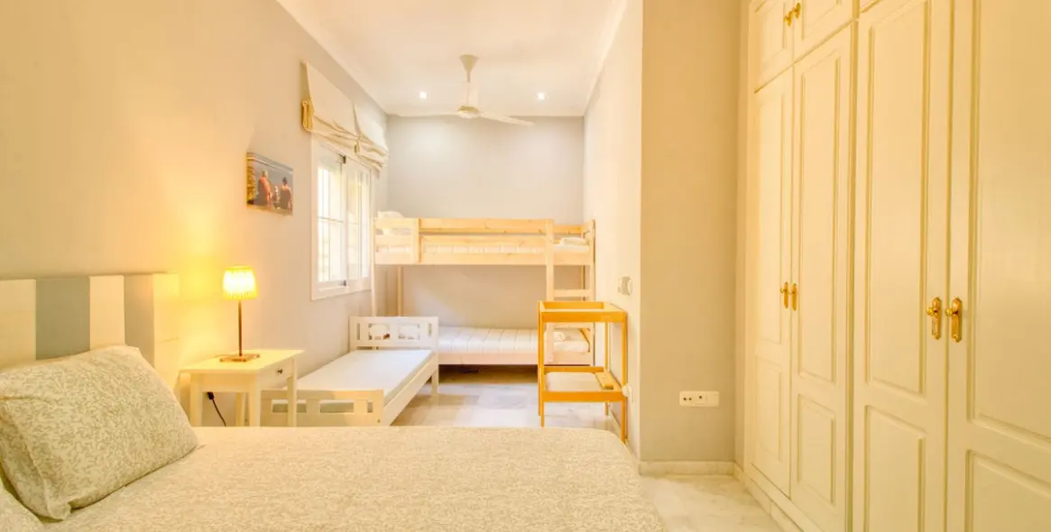 Sale of middle floor apartment in Manilva 28