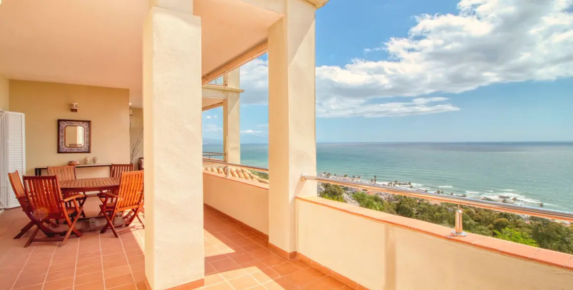 Sale of middle floor apartment in Manilva 32