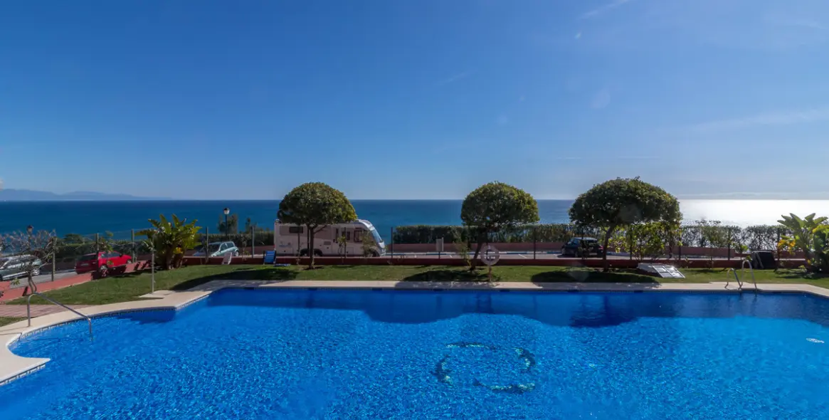 Sale of middle floor apartment in Manilva 33