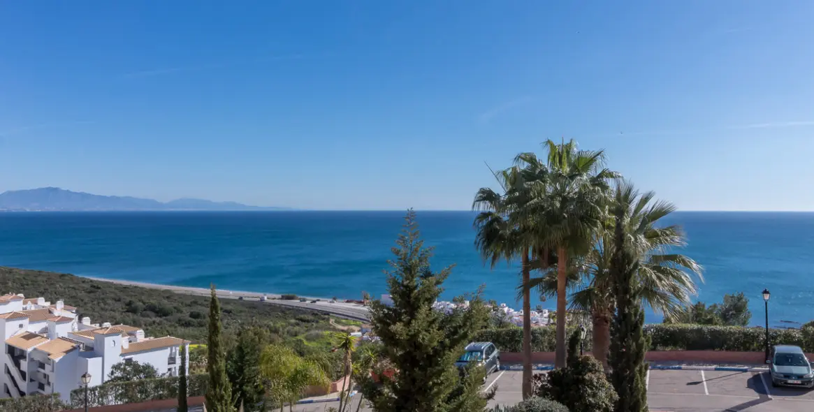 Sale of middle floor apartment in Manilva 34