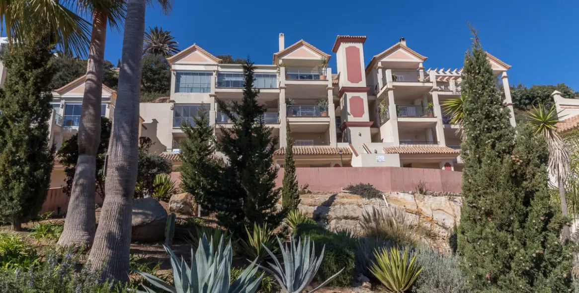 Sale of middle floor apartment in Manilva 36