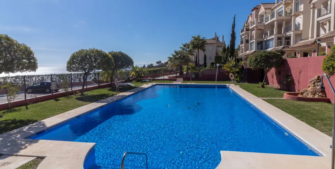 Sale of middle floor apartment in Manilva 37