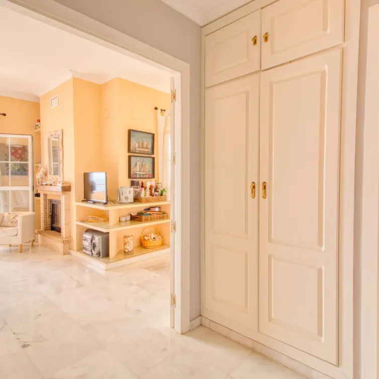 Sale of middle floor apartment in Manilva