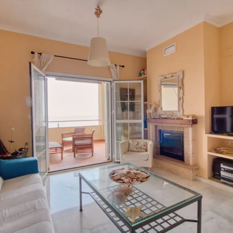 Sale of middle floor apartment in Manilva