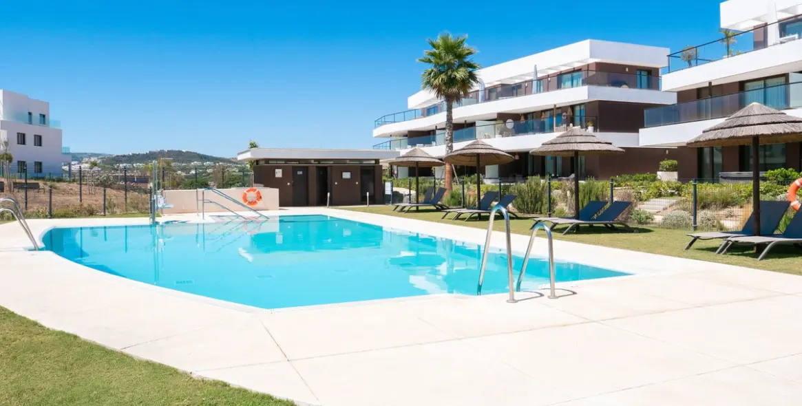 Sale of middle floor apartment in Casares 1